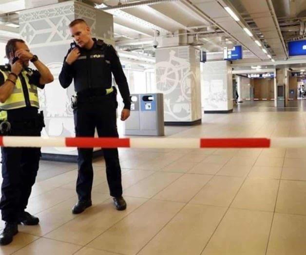 Ataque con cuchillo en Ámsterdam deja 3 heridos Ataque con cuchillo en Ámsterdam deja 3 heridos