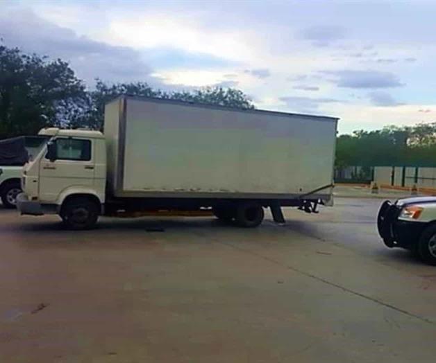 Policía recupera camión 3 horas después de ser robado Policía recupera camión 3 horas después de ser robado