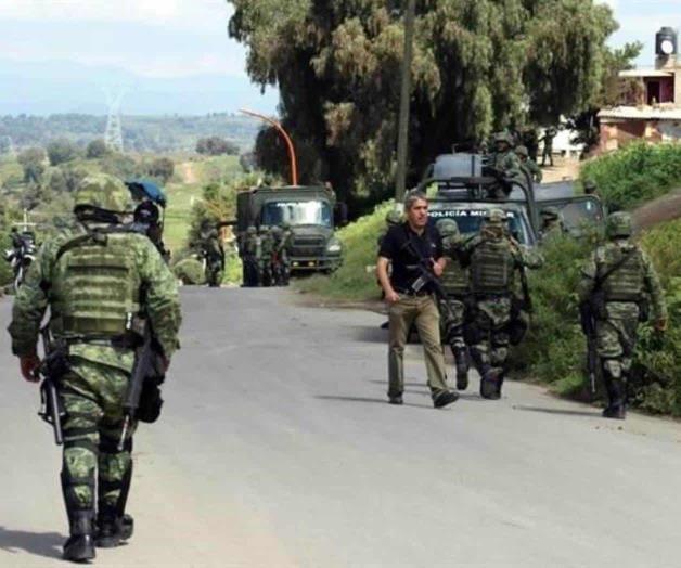 Huachicoleros enfrentan a soldados y policías en Puebla