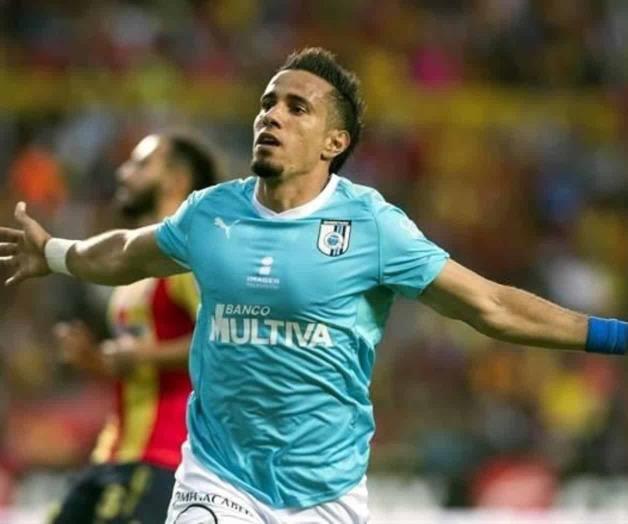 Sorprenden los Gallos 4-1 a Monarcas en el Morelos Sorprenden los Gallos 4-1 a Monarcas en el Morelos