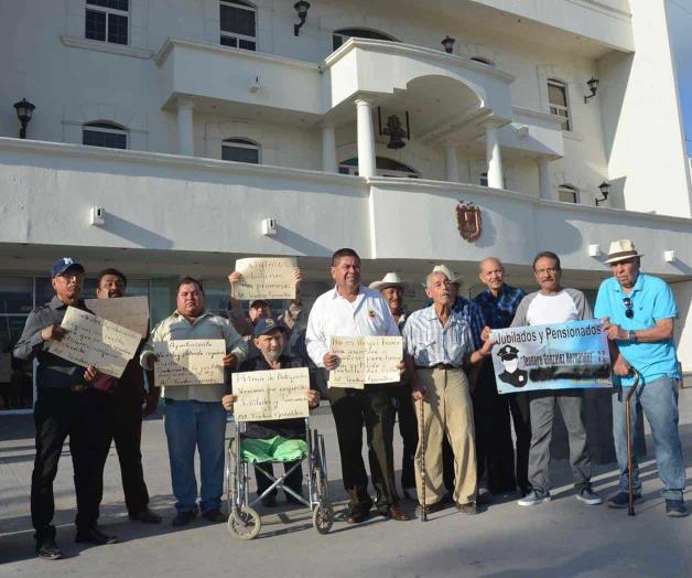 Abandona Ayuntamiento a ‘expolicías preventivos’ Abandona Ayuntamiento a ‘expolicías preventivos’