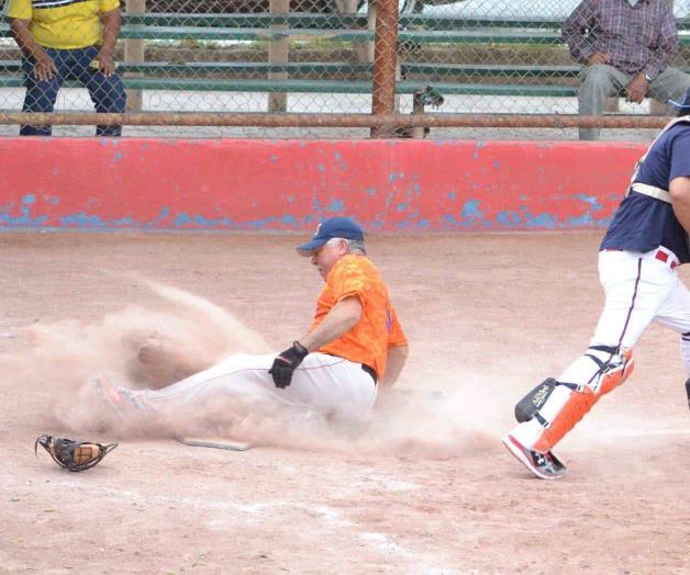 Le pegan Jubilados a los Amigos de Sammy Le pegan Jubilados a los Amigos de Sammy