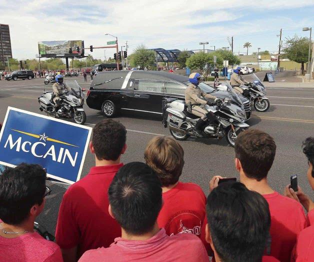 Despiden como héroe a McCain en Phoenix Despiden como héroe a McCain en Phoenix