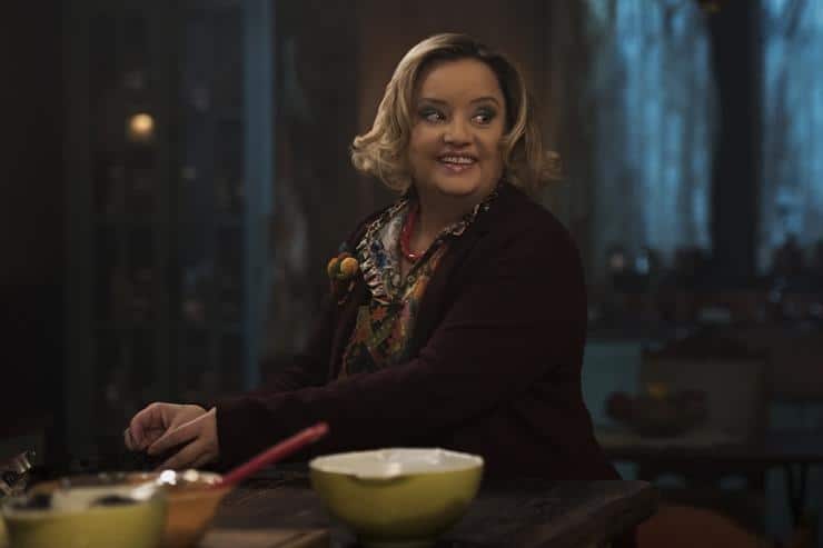 Lucy Davis, en la piel de Hilda Spellman, una de las tías brujas de Sabrina