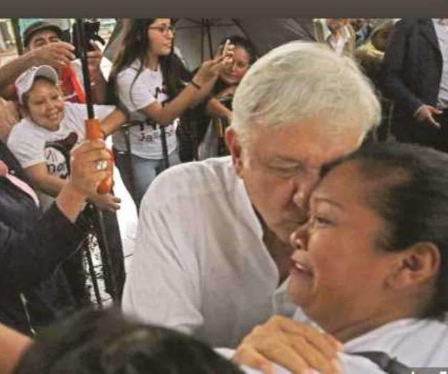Beso de AMLO en Tijuana no fue pedido ni esperado: periodista