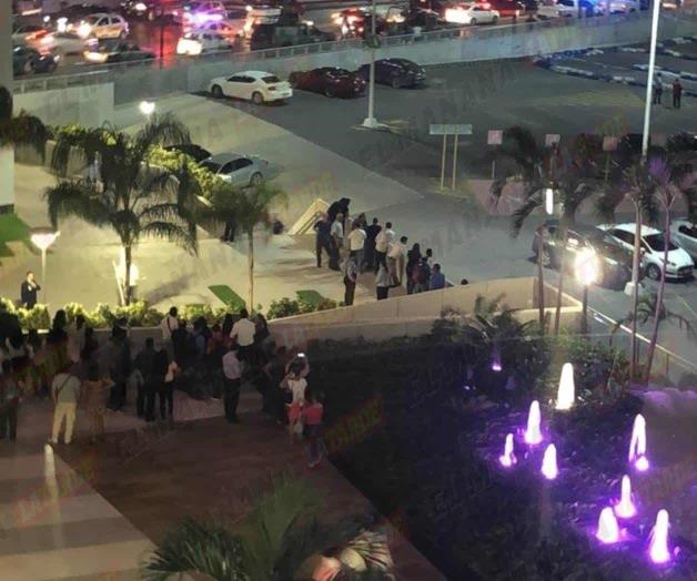 Balacera causa terror afuera de Centro Comercial Altama, en Tampico Balacera causa terror afuera de Centro Comercial Altama, en Tampico