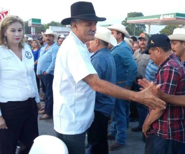 Acude Mireles a Hidalgo. Líder se reúne con integrantes de la columna Pedro J. Méndez Acude Mireles a Hidalgo. Líder se reúne con integrantes de la columna Pedro J. Méndez