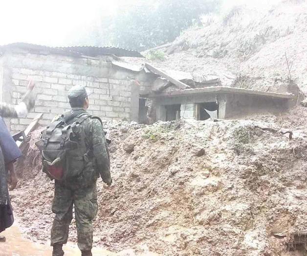 Rescatan 5 cuerpos de víctimas del deslave de cerro en Oaxaca
