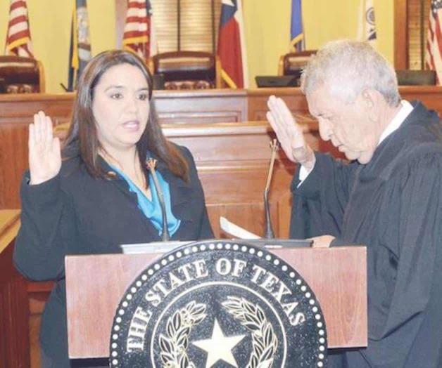 Cindy Liendo asume cargo al renunciar comisionado