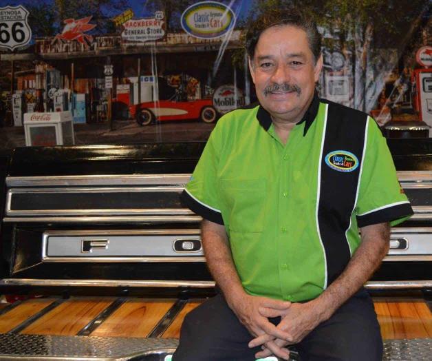 Mantiene vigente su pasión por autos clásicos y antiguos