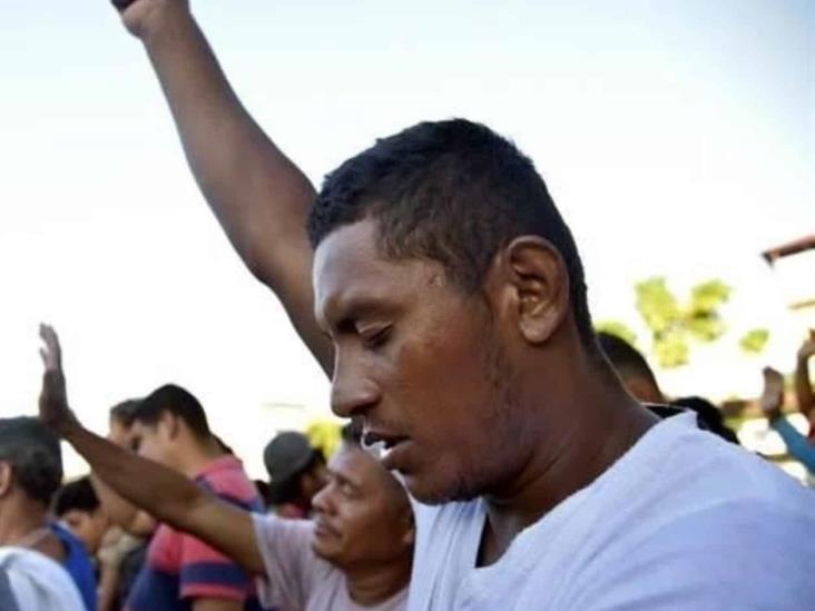 Caravana guarda luto por migrante muerto Caravana guarda luto por migrante muerto
