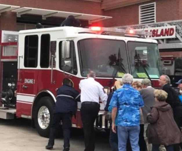 Estrena Bomberos potente y nueva unidad apagafuegos