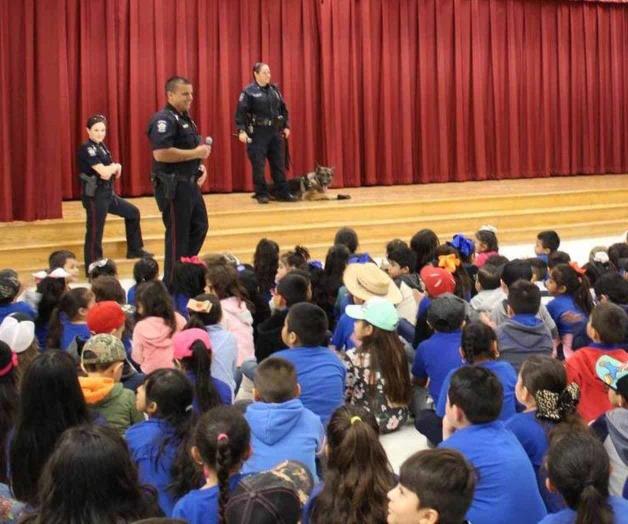 Alertan a alumnos sobre uso de drogas