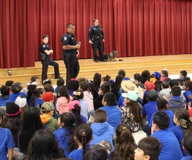 Alertan a los estudiantes sobre los peligros del uso de las drogas