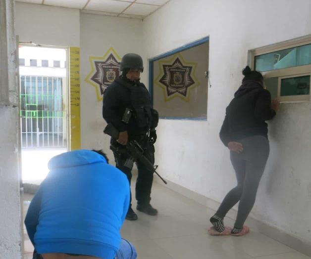 Detenidos al fumar droga en la pipa