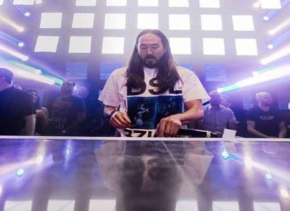 🎵 Estrena Steve Aoki “Waste it on me” al lado del grupo BTS