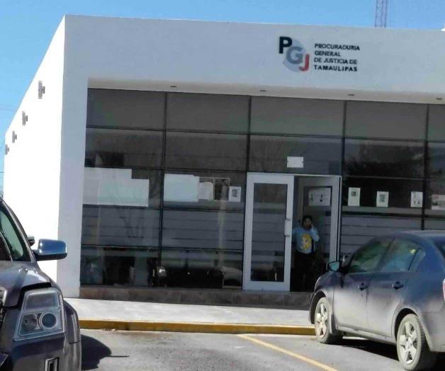 Acuden familias a verificar datos Acuden familias a verificar datos