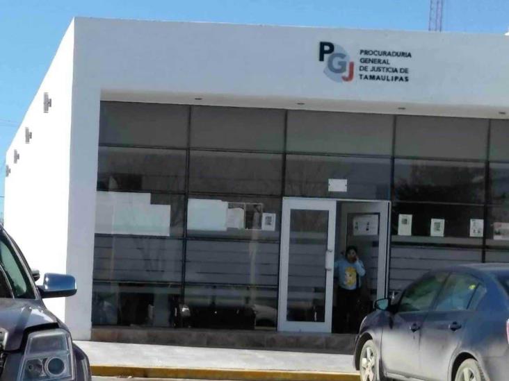 Acuden familias a verificar datos Acuden familias a verificar datos