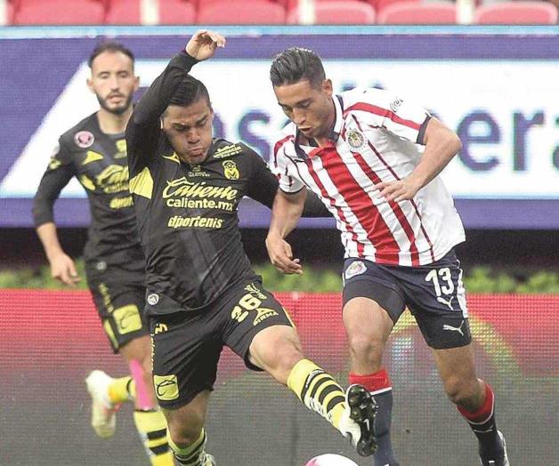 Morelia remonta; vence a Chivas