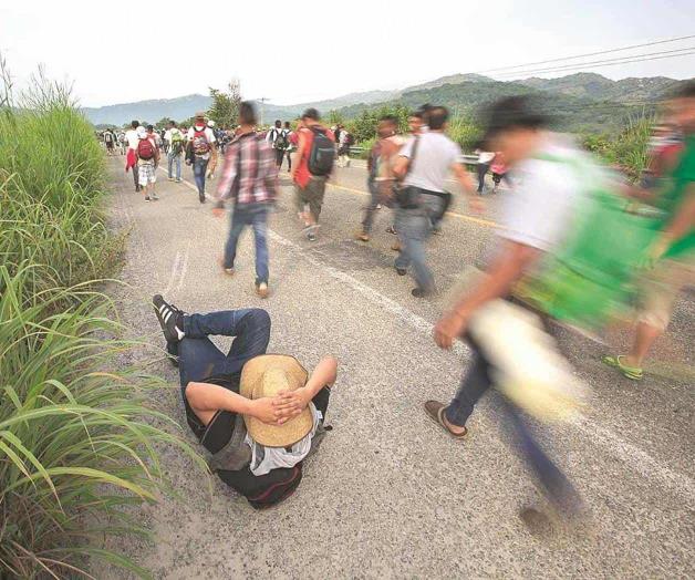 Arriba tercera caravana de migrantes a Guatemala