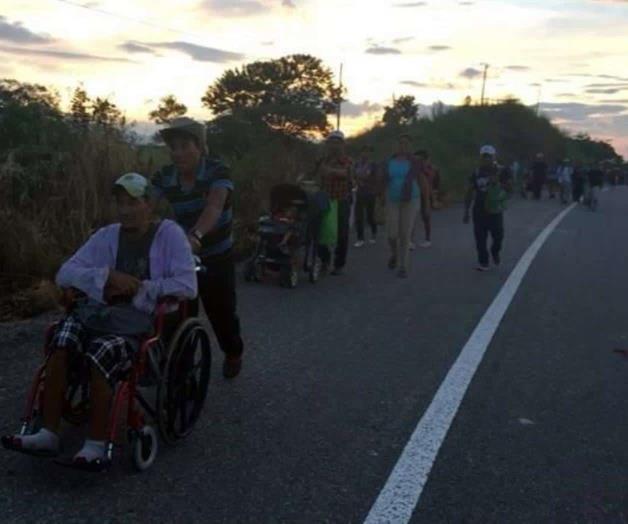 Caravana migrante reanuda caminata en Oaxaca