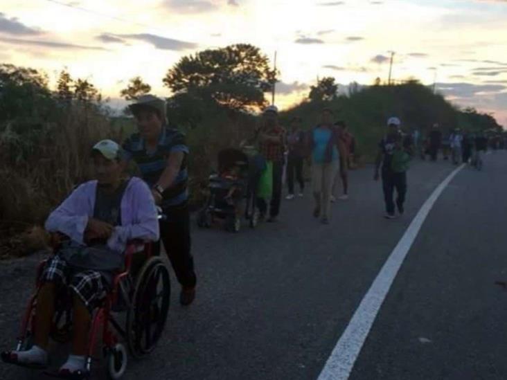 Caravana migrante reanuda caminata en Oaxaca Caravana migrante reanuda caminata en Oaxaca