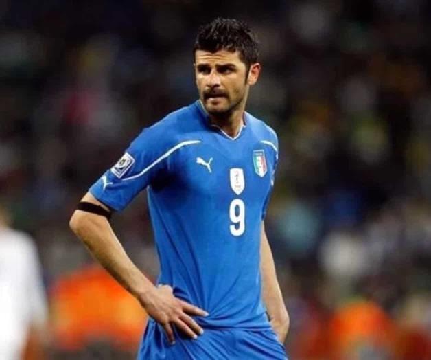 Condenan a dos años de prisión a campeón del mundo