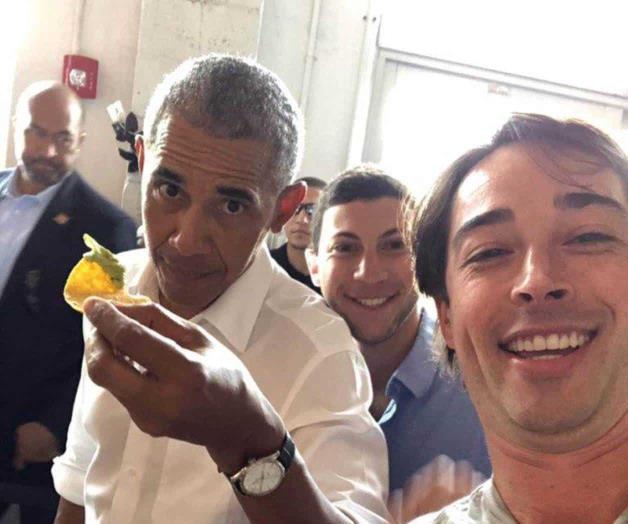 Enloquecen al ver a Obama comiendo tacos