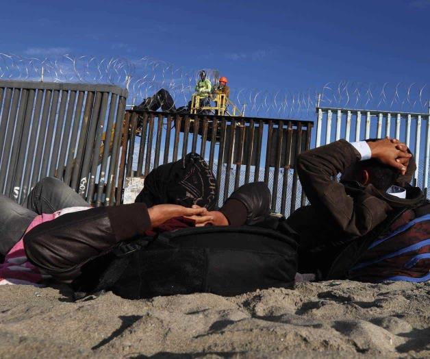 Topa caravana con alambradas Topa caravana con alambradas