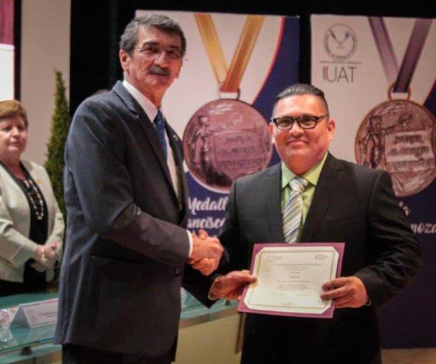 Entrega rector Premio Investigador Joven UAT. Recibe galardón el Dr. Julio César Chacón