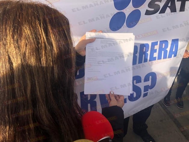 Protestan despedidos del SAT por inesperada liquidación en Matamoros Protestan despedidos del SAT por inesperada liquidación en Matamoros
