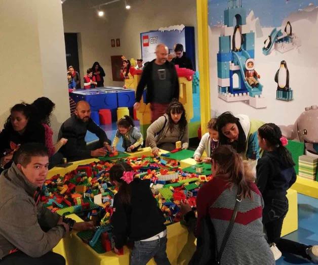 Recrean Polo Norte con Lego en Papalote Museo del Niño