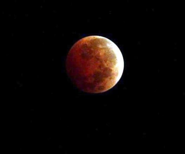 Coincidirán eclipse y Luna de sangre