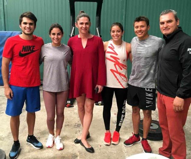 Visita Ana Guevara a clavadistas