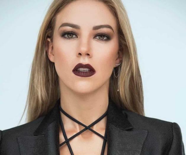 Luce sexy bikini Fernanda Castillo