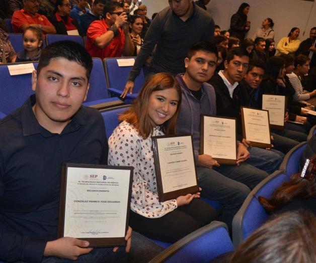 Reconocen a los mejores alumnos en el Tec Reynosa