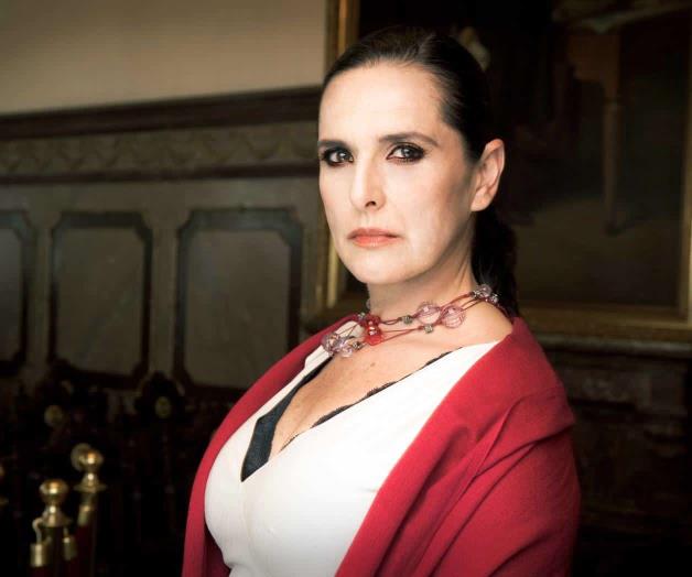 Rinde homenaje a Consuelo Velázquez