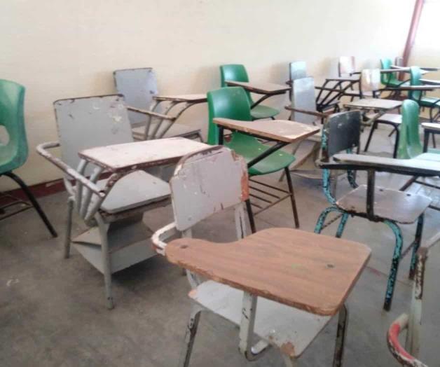 Esperan entrega de bancos en la Secundaria Técnica 83