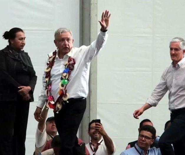 Bajó huachicoleo a 40 pipas diarias: AMLO