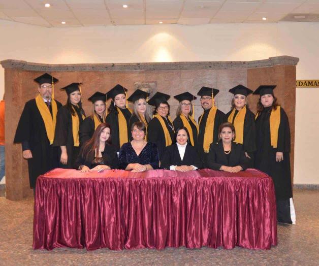 Concluyen exitosamente el grado más alto en la educación