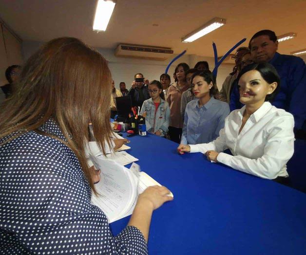 Va Vero Salazar por el Distrito 11