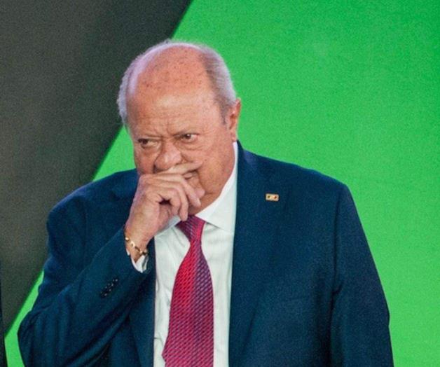 Romero Deschamps denunciado por 11 delitos