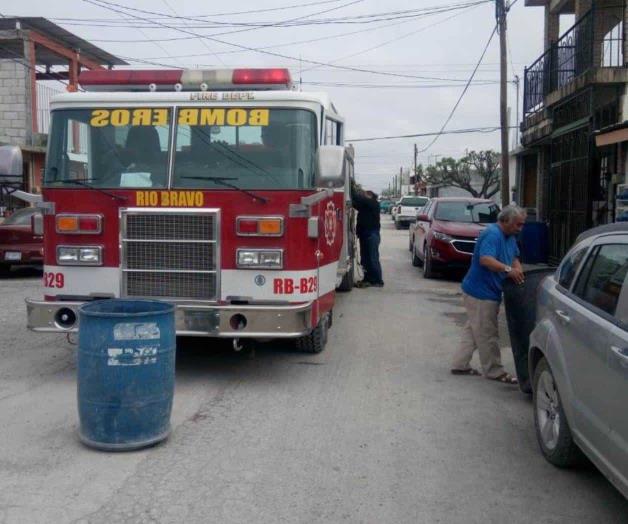 Camión y micro arrancan cables de luz