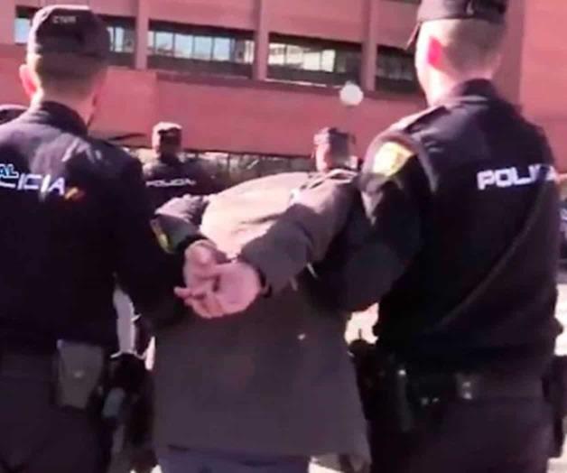 Mata, descuartiza y se come parte de su madre