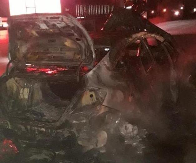 Choca y arde auto en la Jacinto López Choca y arde auto en la Jacinto López