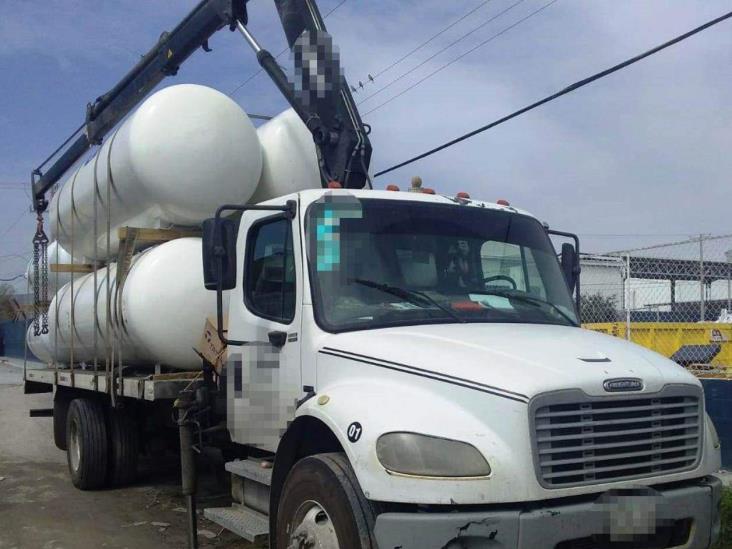 Aseguran camión robado con contenedores de gas Aseguran camión robado con contenedores de gas