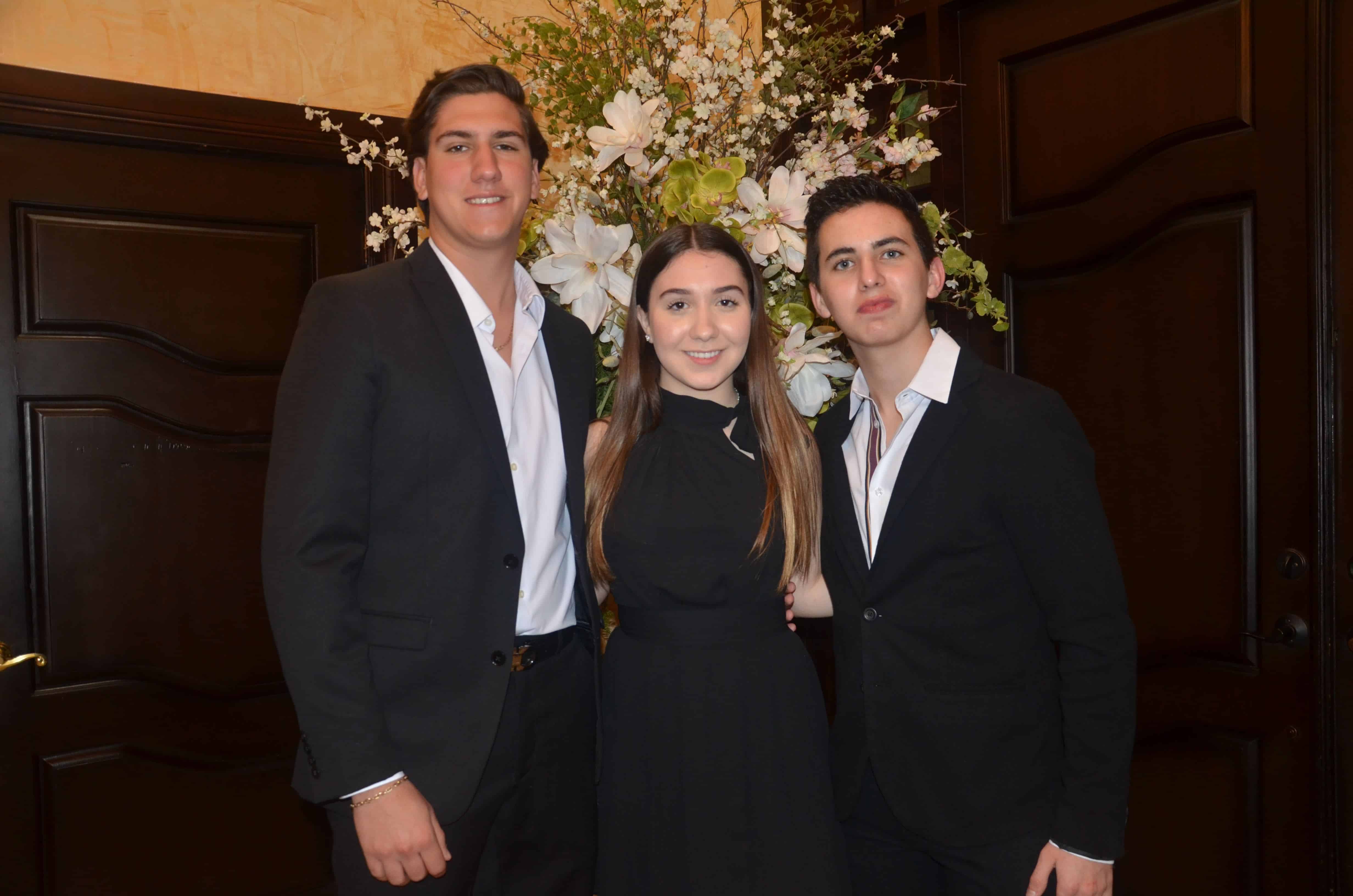 Jesús Vargas, Alexa García, Mauricio Cavazos.