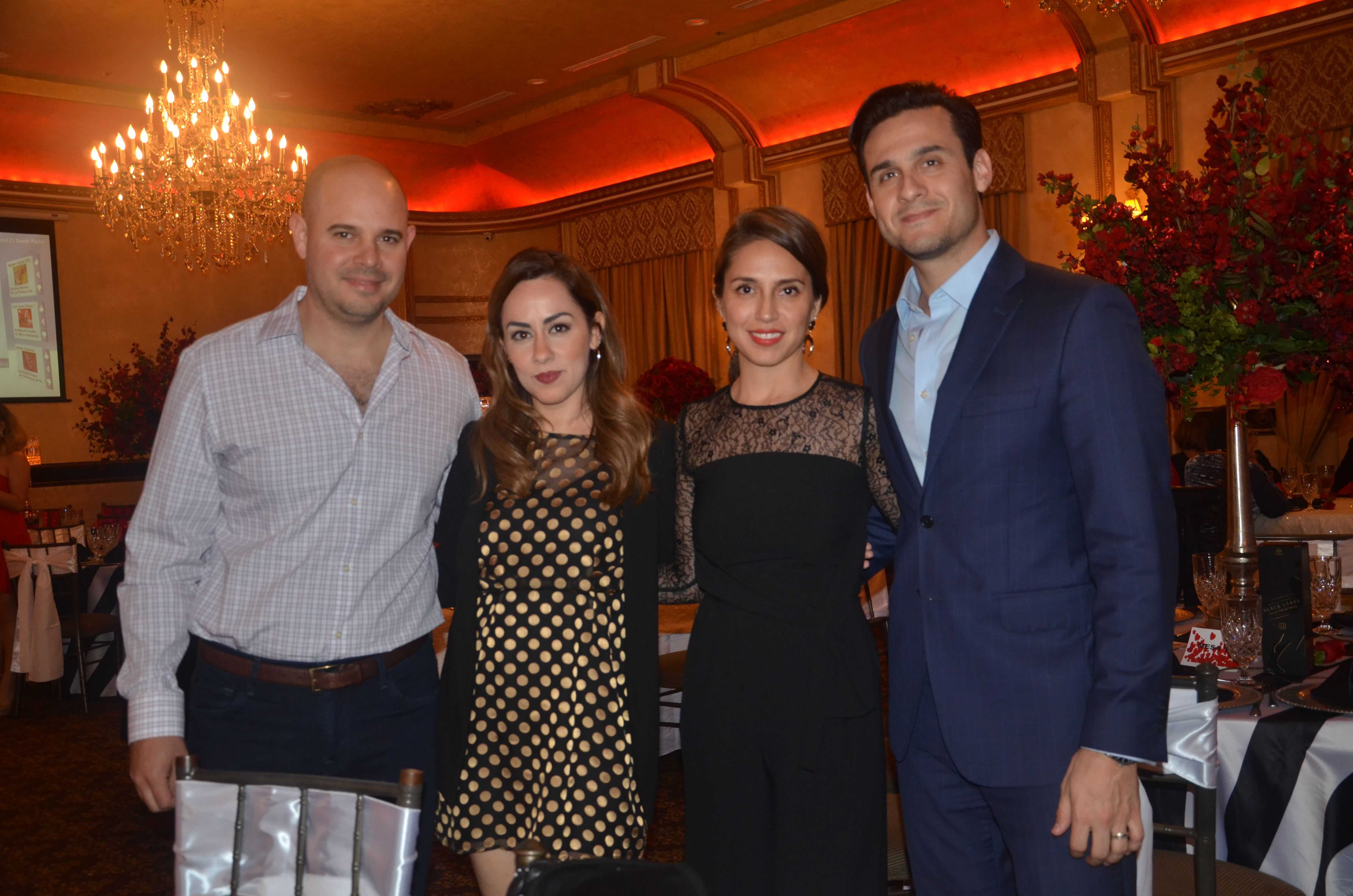 Laureano y Adriana Cantú junto a María y Mario Gutiérrez.