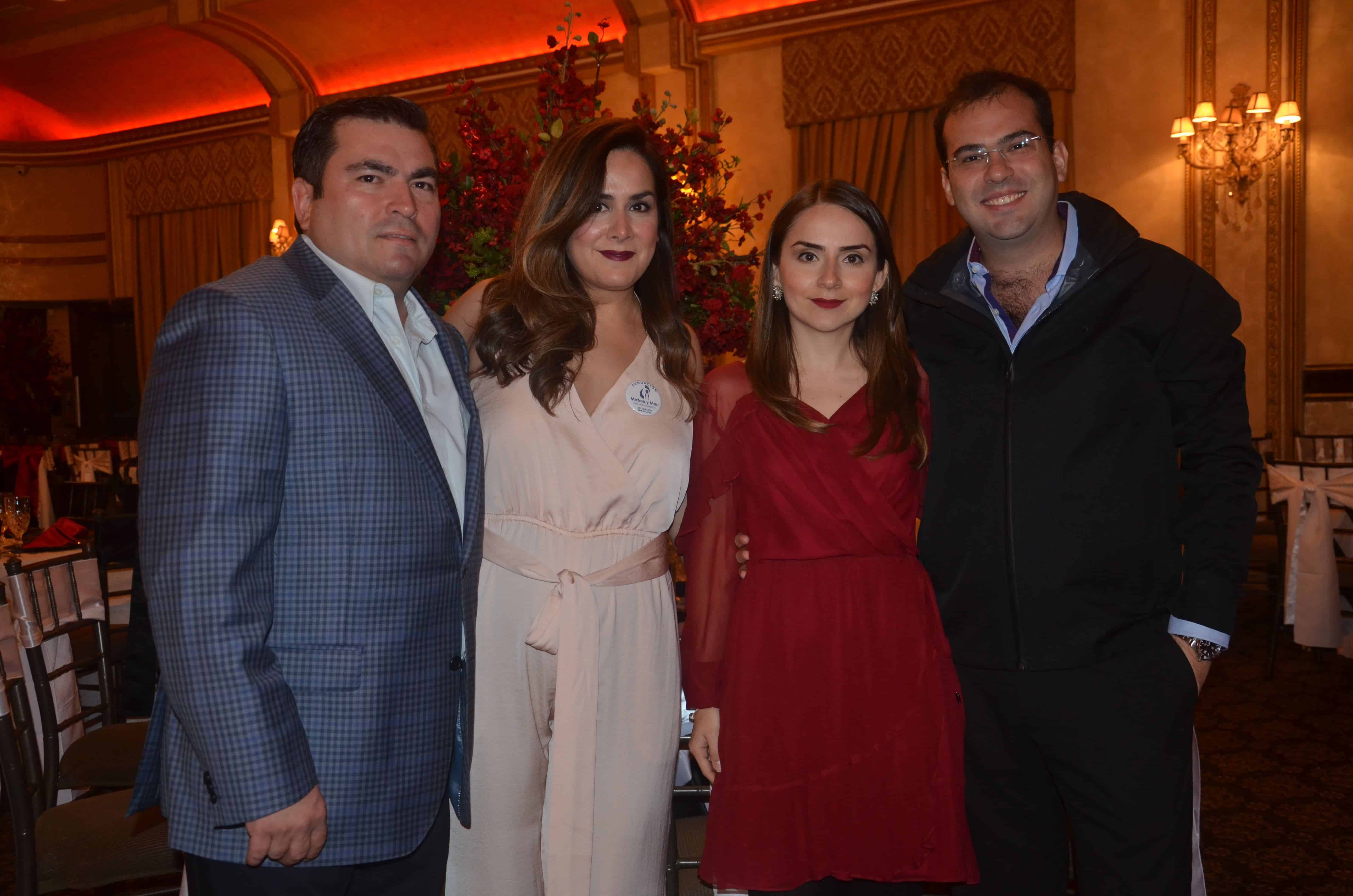 Armando y Daniela Garza con Rebeca Acosta y Gino Barocio.