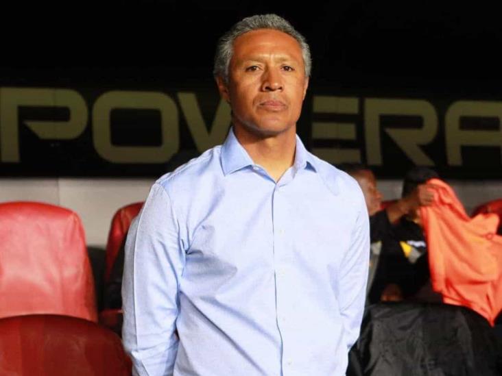 Deja de ser el técnico de Morelia Roberto Hernández Deja de ser el técnico de Morelia Roberto Hernández